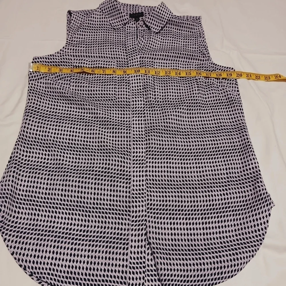 3X$25. Talbots Purple Print Sleeveless Blouse Size M - Picture 3 of 7